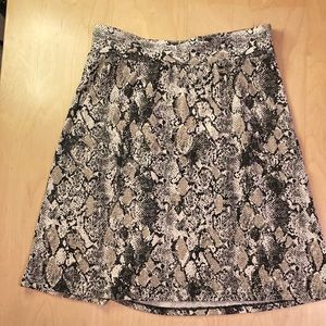 DRESS BARN Snake print skirt. Size M.